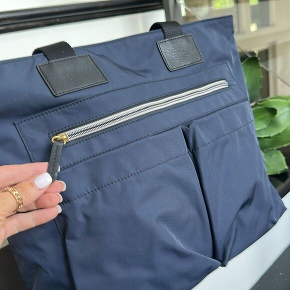 Fossil Navy Nylon Shoulder Tote Bag – Travel, Gym, Diaper Bag – Like New - Picture 5 of 10